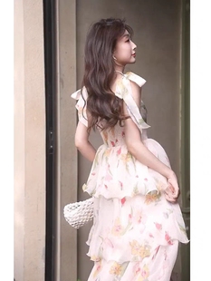 皇妃雅丽夏季茶歇法式超仙森系浪漫复古风穿搭粉色碎花吊带连衣裙