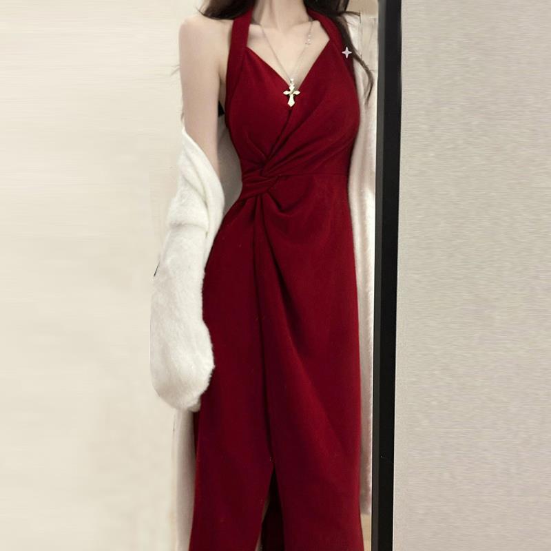 红裙子秋冬两件套装2022中长款防羊羔绒+感法式红色吊带连衣裙
