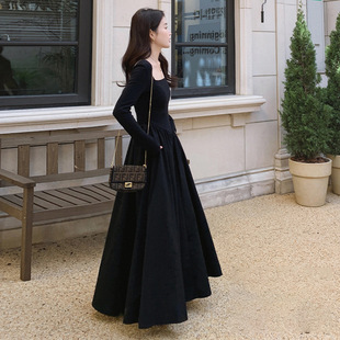 春季黑色赫本风长袖收腰长裙女式棉质高级感法式春秋设计感连衣裙