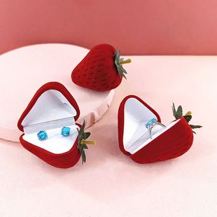 新年小草莓红丝绒戒指盒卡通小耳钉收纳迷你求婚结婚道具便携盒子