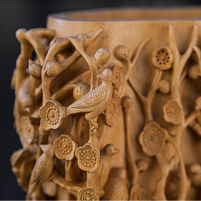 王笃清黄杨木雕《梅花笔筒》20140315