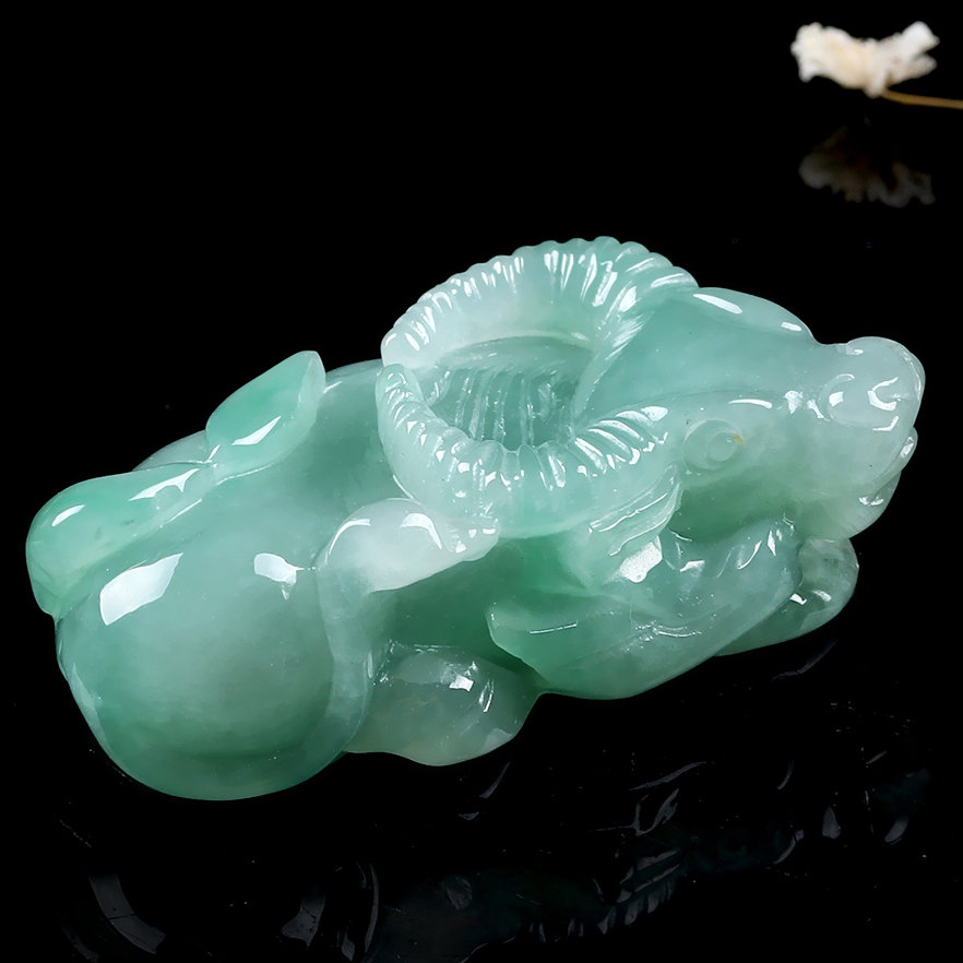 天然缅甸老坑冰糯种a货翡翠牛吊坠 35.27g