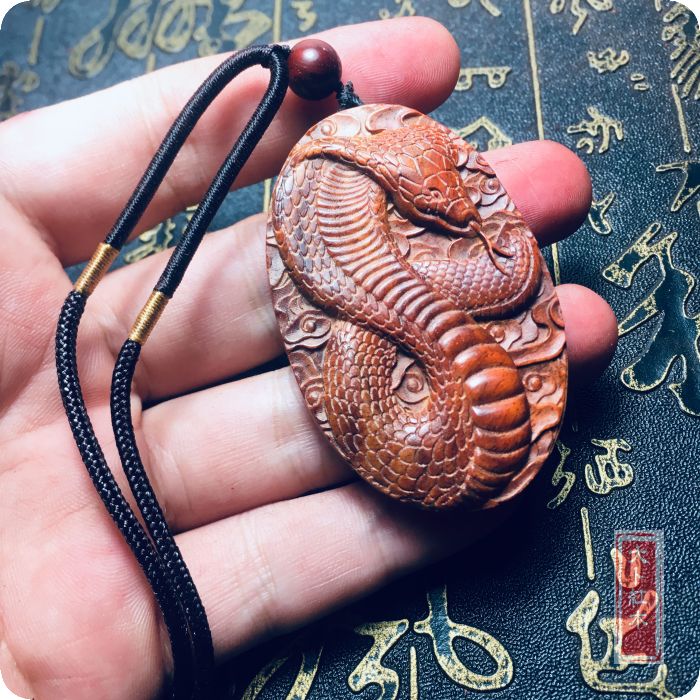 印度小叶紫檀蛇牌红木十二生肖蛇挂坠木头蛇吊坠紫檀牌子挂件