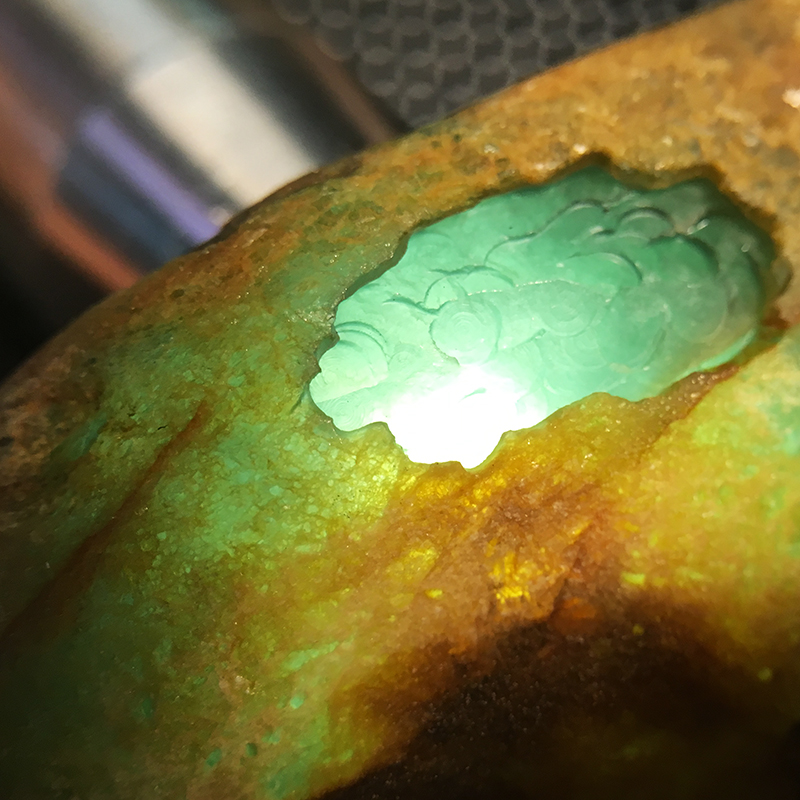 大马坎水石料 天然缅甸a货翡翠开窗原石赌料994g