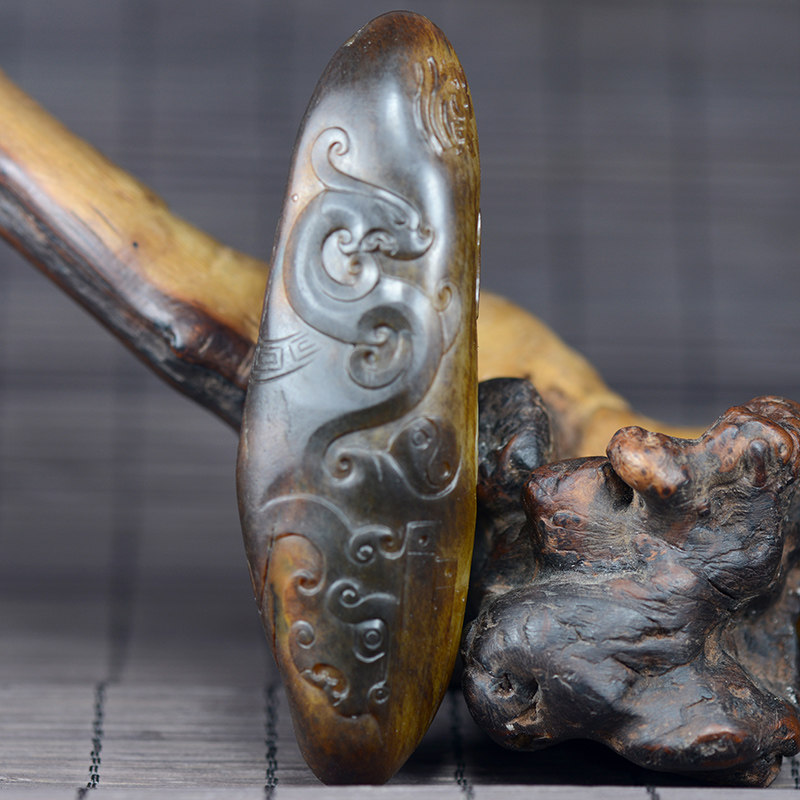 省级玉雕大师李先锋作品 和田玉籽料 龙文仿古把件 212g