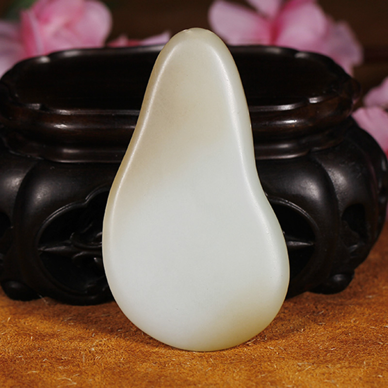 苏工精雕 和田玉糖青白玉 连年有余 挂件 63克