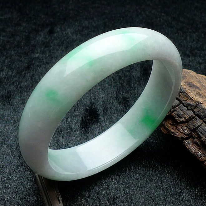 老种a货翡翠挂淡阳绿宽厚装手镯 63.71克