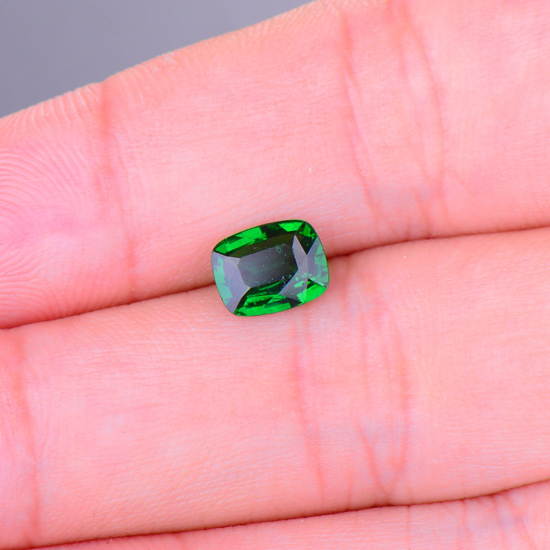 奶奶绿 1.25ct沙弗莱 颜色漂亮 晶体好