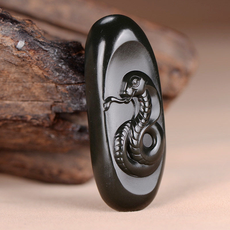 新疆玉石雕刻大师王万洲 和田玉生肖蛇挂件35.37克