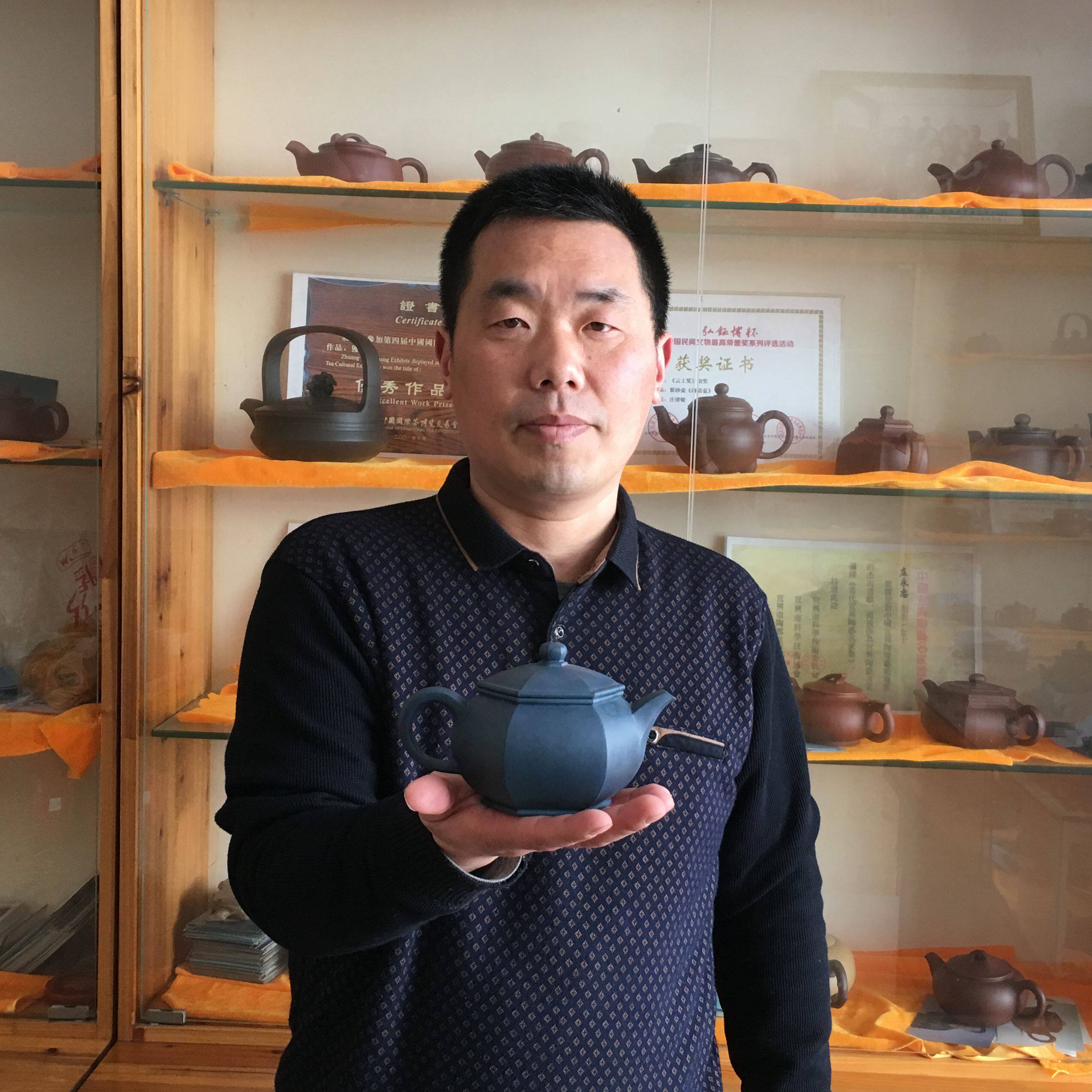 立群陶艺珍品紫砂专场 国家级工艺美术师 庄永忠稀有墨绿泥 鼓形六方