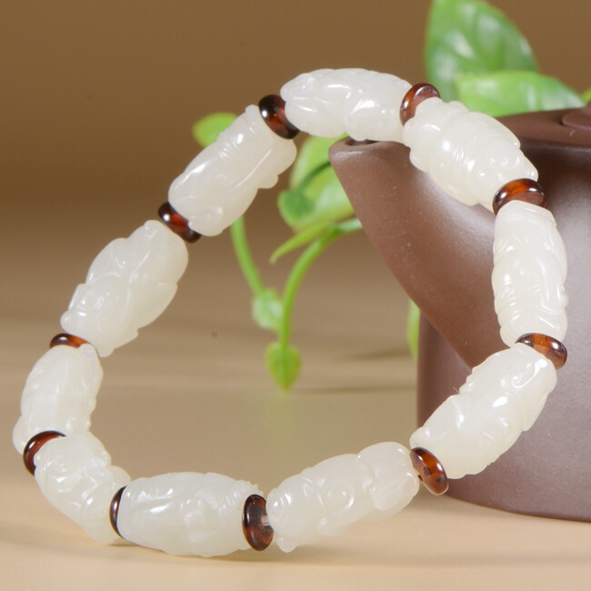 国家级玉雕大师蒋喜作品 和田玉白玉遇贵人手串 29.6克