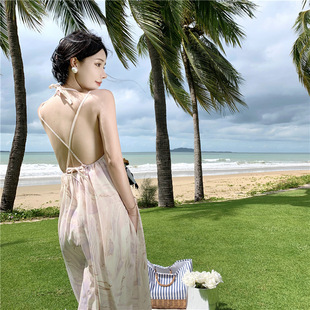 海南三亚旅游拍照高级感显瘦露背挂脖海边度假裙长款连衣裙沙滩裙
