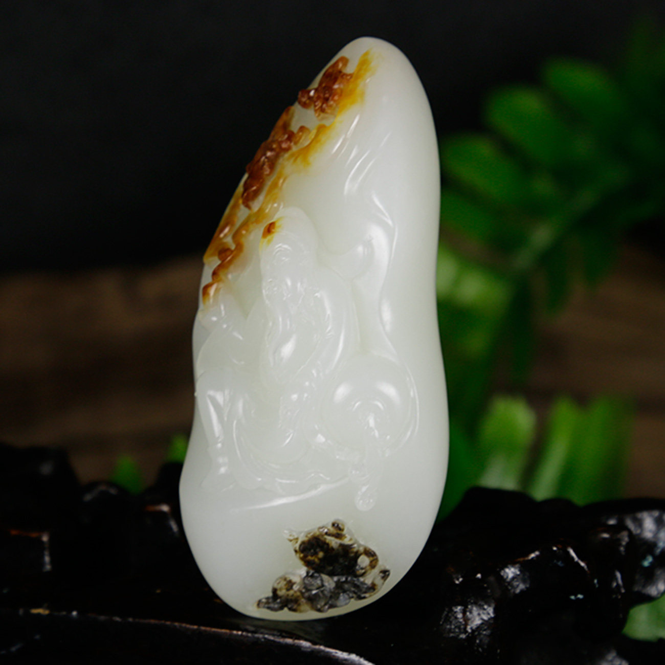 国家玉雕大师周雁明作品 和田玉白玉籽料雕件人物 107克