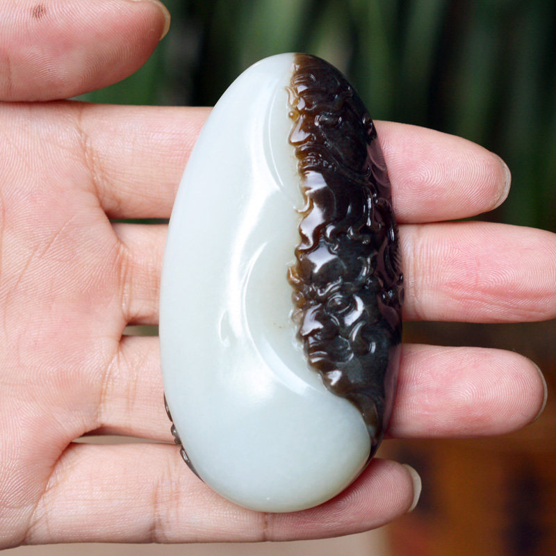 绝美黑糖皮 苏工精雕【天师钟馗】和田玉辟邪保安挂件88克