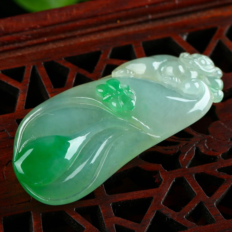 缅甸翡翠a货好种带阳绿好种兰花吊坠 9.26g