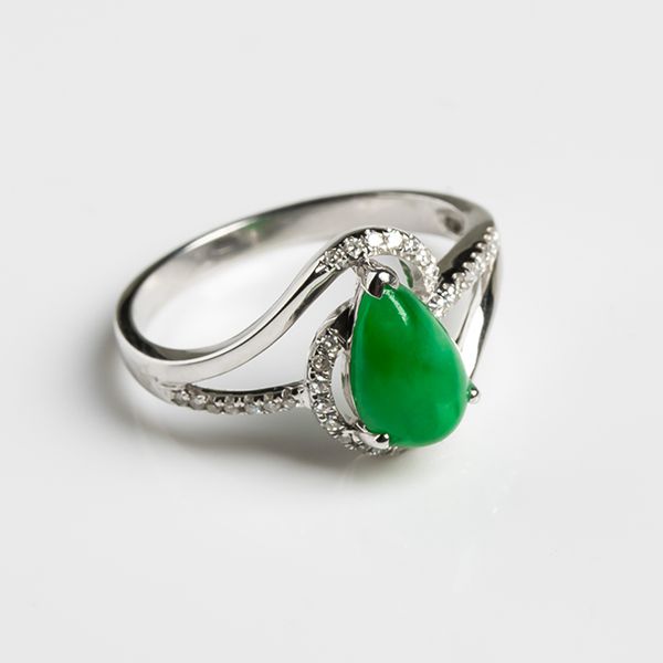 18k金伴钻镶嵌翡翠a货水滴型戒指2.93g