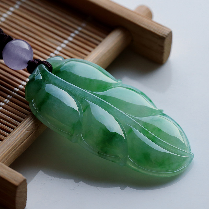 老坑冰糯种水润饱满飘绿叶子吊坠12.89g