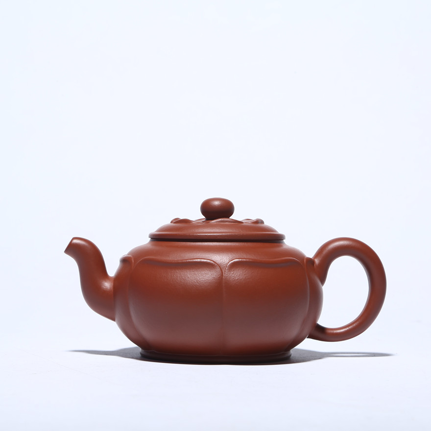 助理工艺美术师 范利英 《莲韵》 原矿大红袍