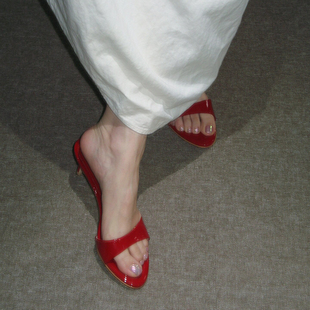 高跟鞋24夏新款尖头露趾细跟一字带拖鞋外穿时尚百搭显白红色凉鞋
