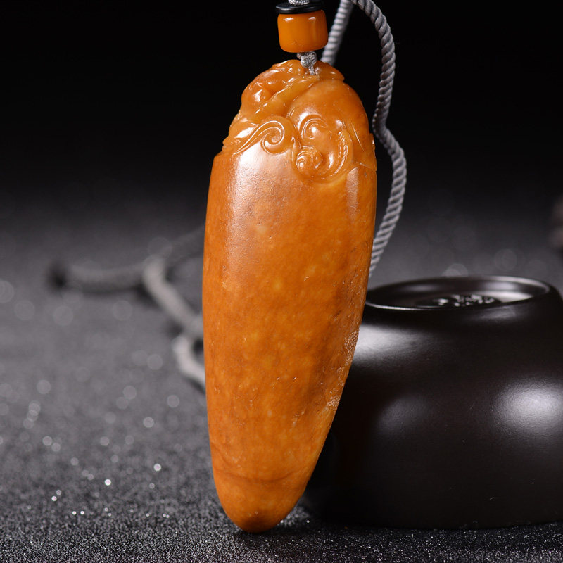 【守护】苏州玉雕名家陈辉佳作 和田玉红沁仿古龙挂件 88克