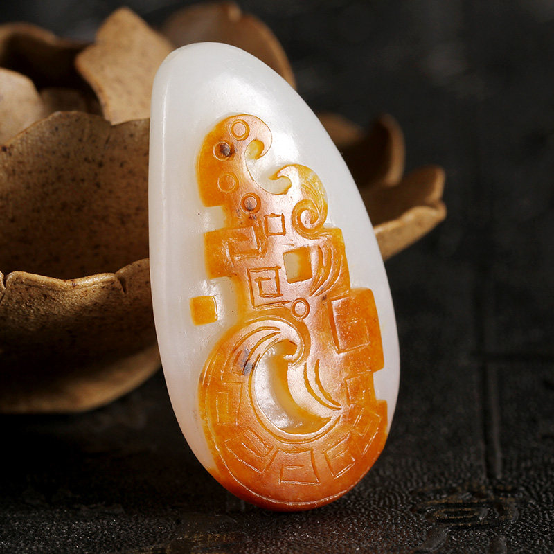 苏州玉雕名家朱云飞作品 红皮 和田玉 羊脂白玉 仿古兽 24.23克