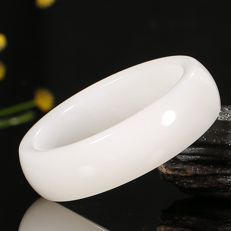 和田玉冰清玉洁手镯 重67.1克 内径52mm宽18mm