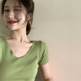 V领芥末绿针织衫短袖夏季冰丝T恤女2024新款修身薄款性感短款上衣