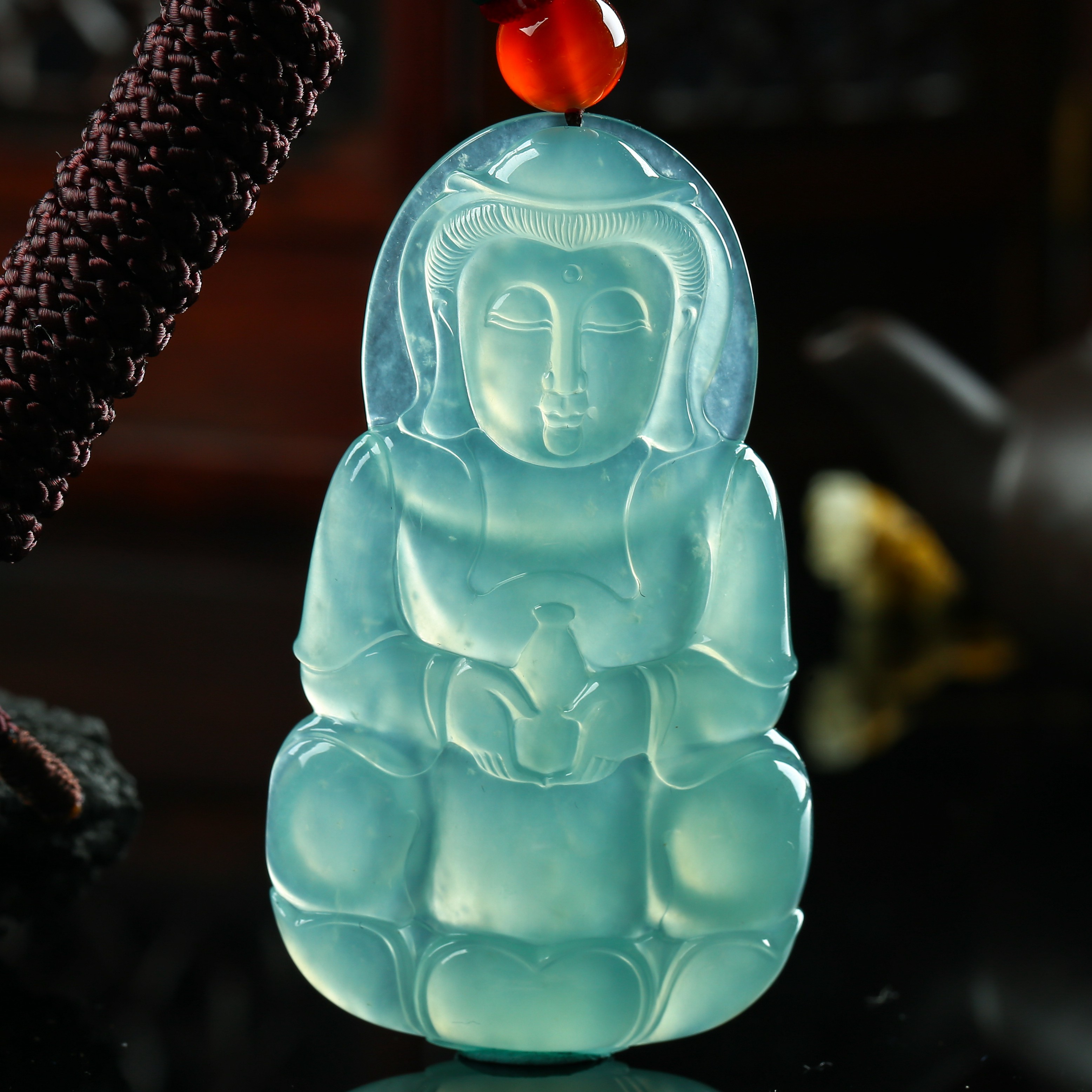 天然缅甸a货翡翠冰种观音吊坠25.31克(挂绳含玛瑙配珠)