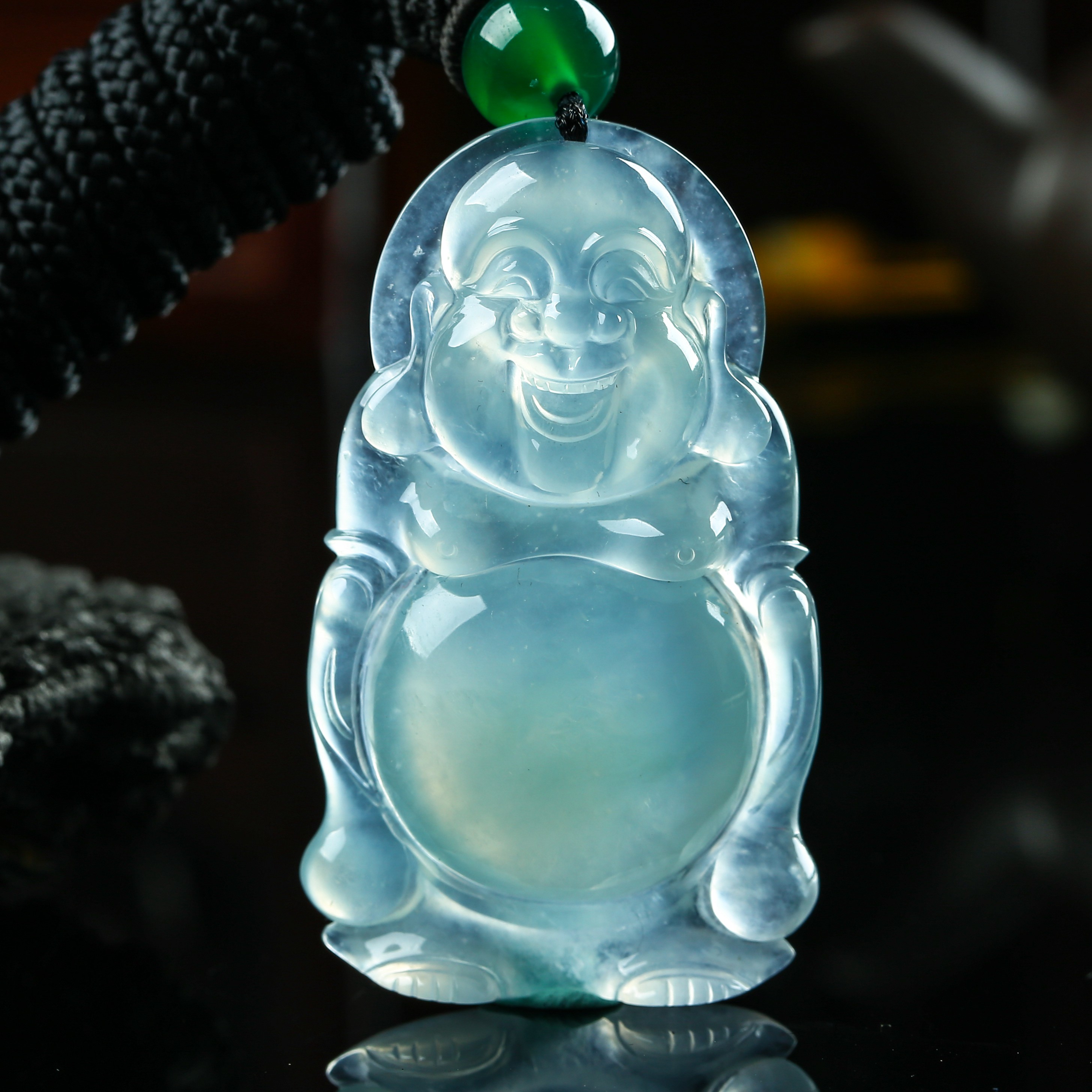 天然缅甸a货翡翠精雕饱满佛公吊坠13.89克(挂绳含玛瑙配珠)