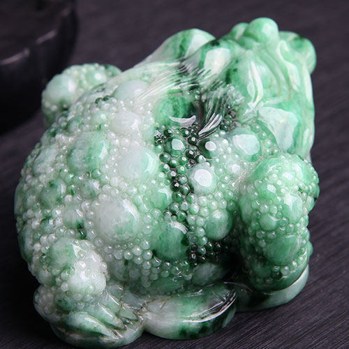 天然a货翡翠飘绿金蟾摆件660.10g