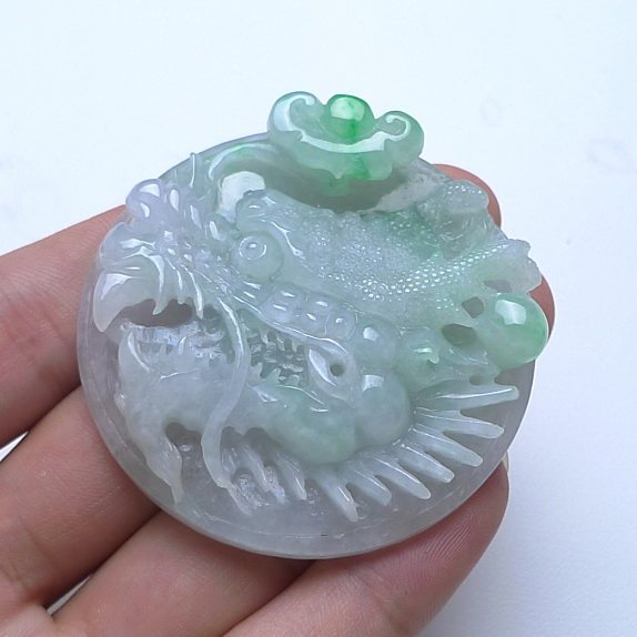 a货翡翠冰糯种精雕龙头吊坠65.73克