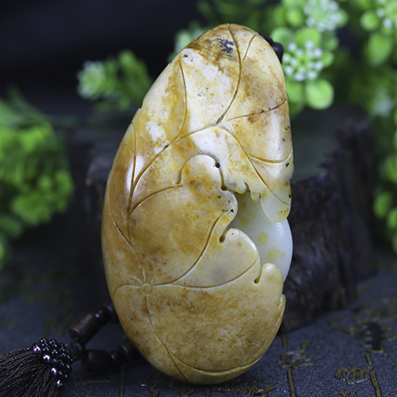 【即拍即得】野趣天成 收藏级和田玉白玉石包玉玉美人把件446克