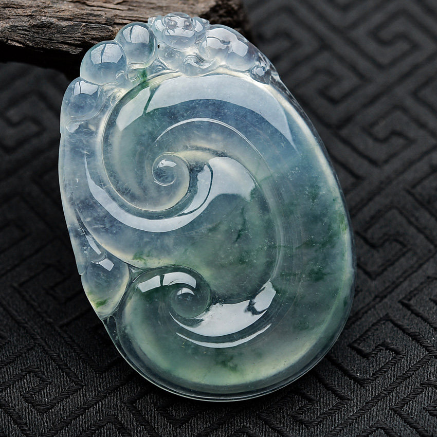 c041 冰种蓝绿飘花如意翡翠吊坠 23.26克