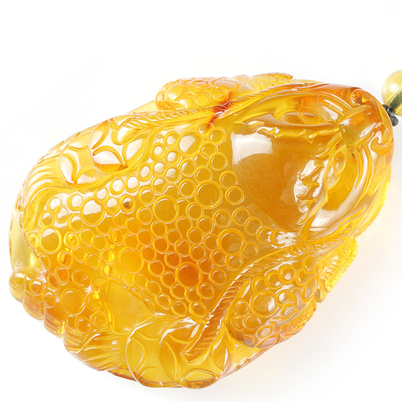 琥珀精雕三足金蟾吊坠 招财进宝 fc1030