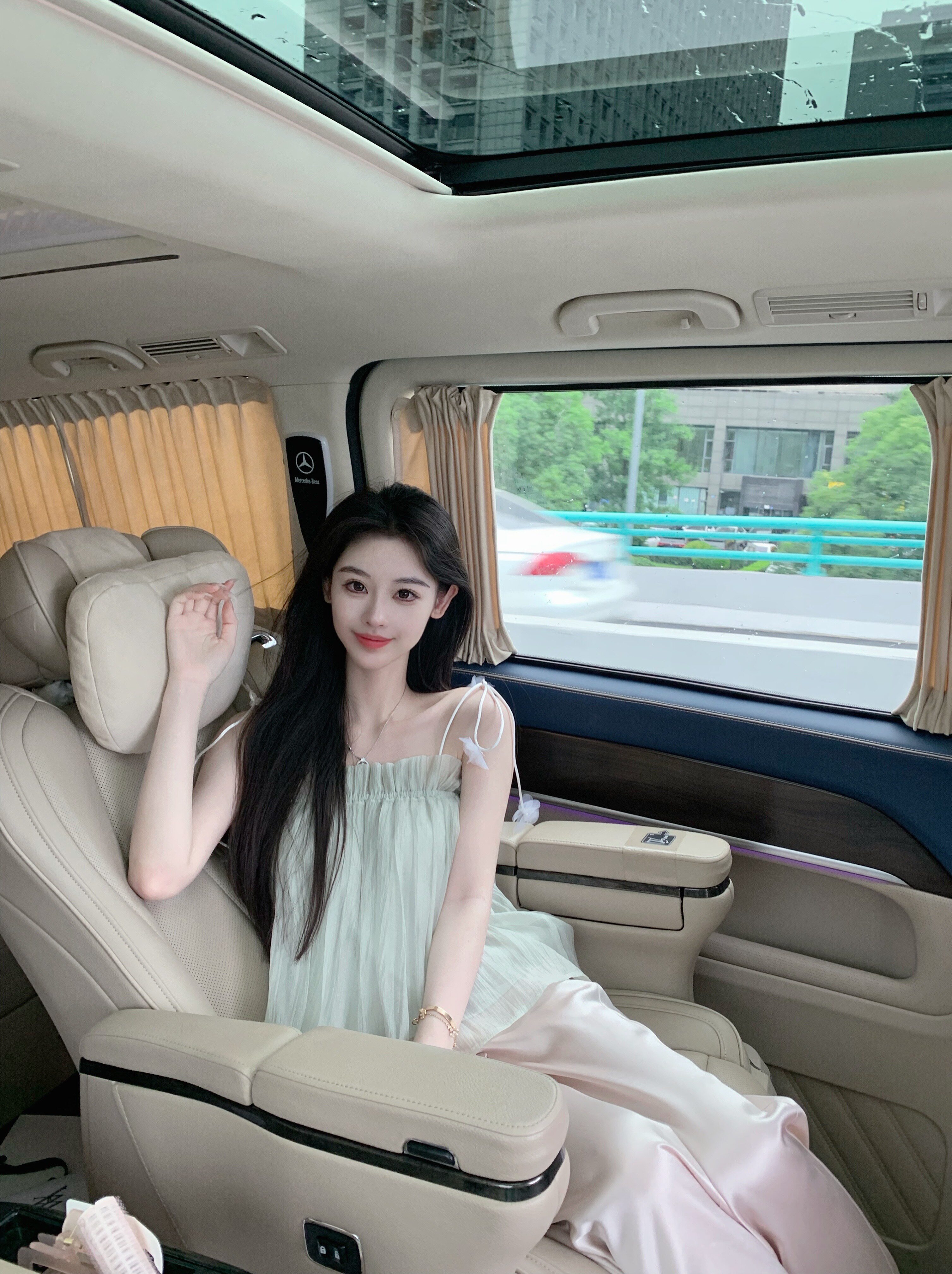 chu小初 夏日风铃~柔光清浅绿 手工花瓣浅绿无袖清新吊带上衣女夏