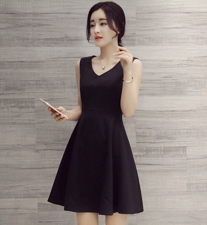 小黑裙2022春夏新款韩版女装显瘦无袖背心打底短裙v领雪纺连衣裙