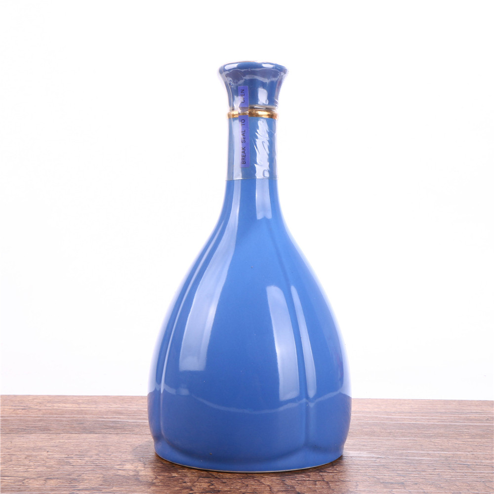 32/2000年代双狮蓝色瓷瓶造型威士忌43度750ml老洋酒收藏