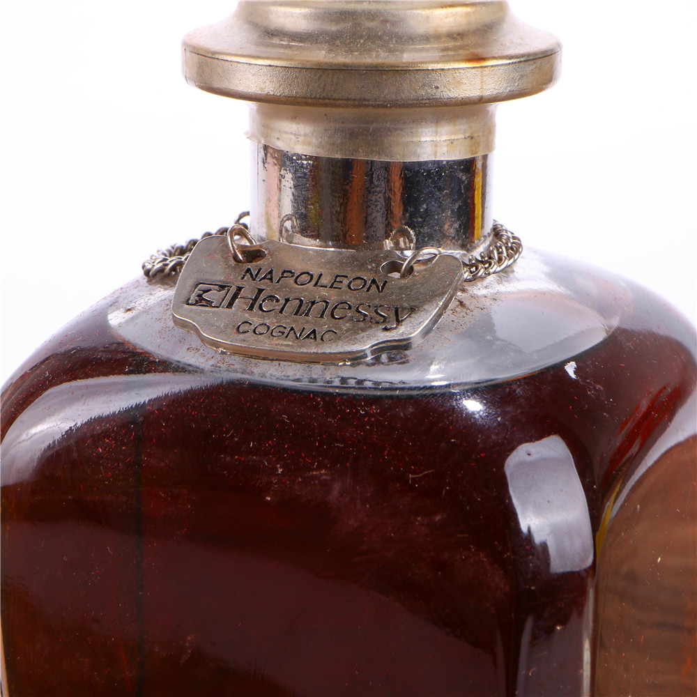 8/80年代银头轩尼诗拿破仑书樽书册40度700ml老洋酒