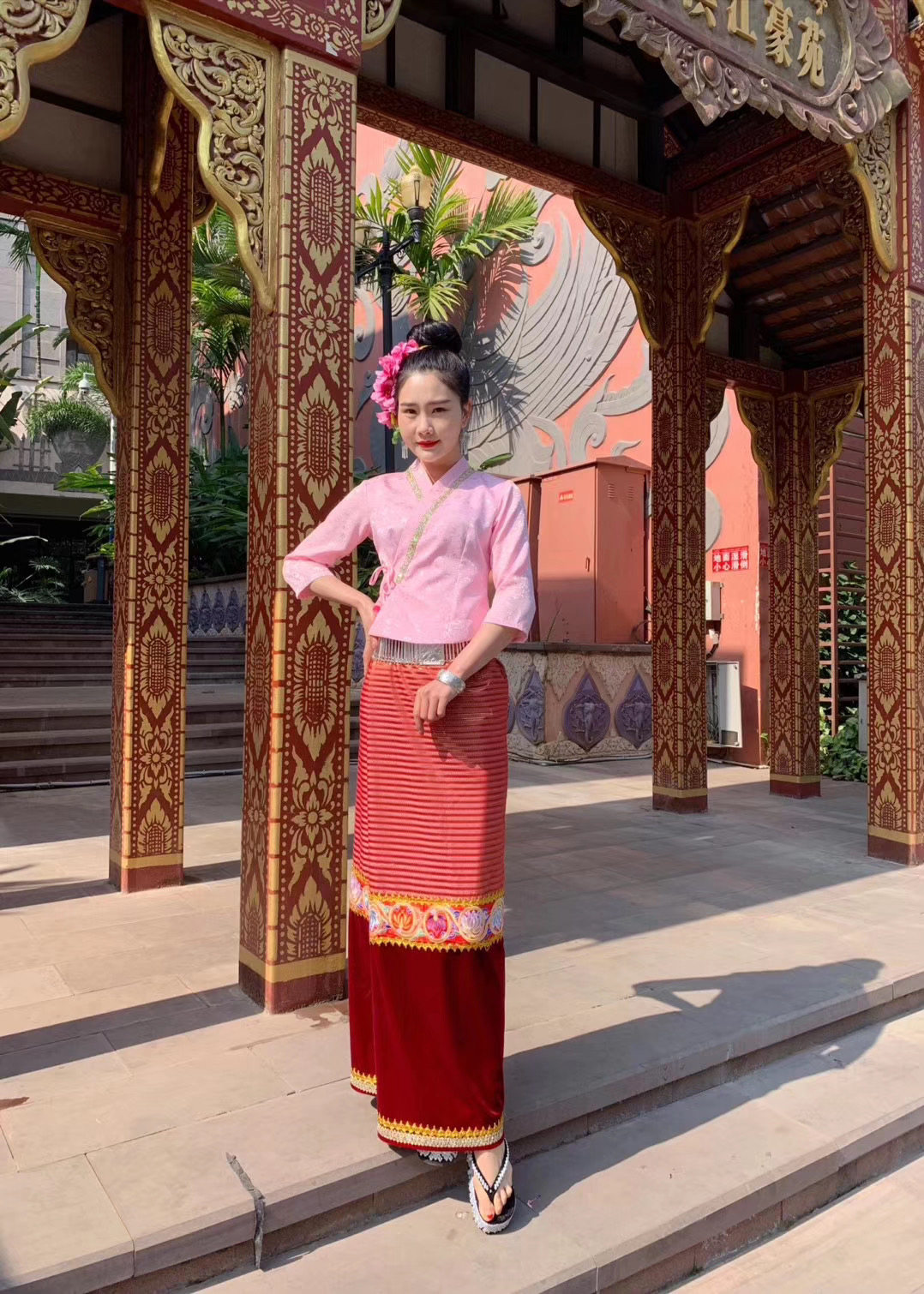 服饰的优惠券大全—西双版纳傣族傣服饰女筒裙套装泼水节工作服傣装