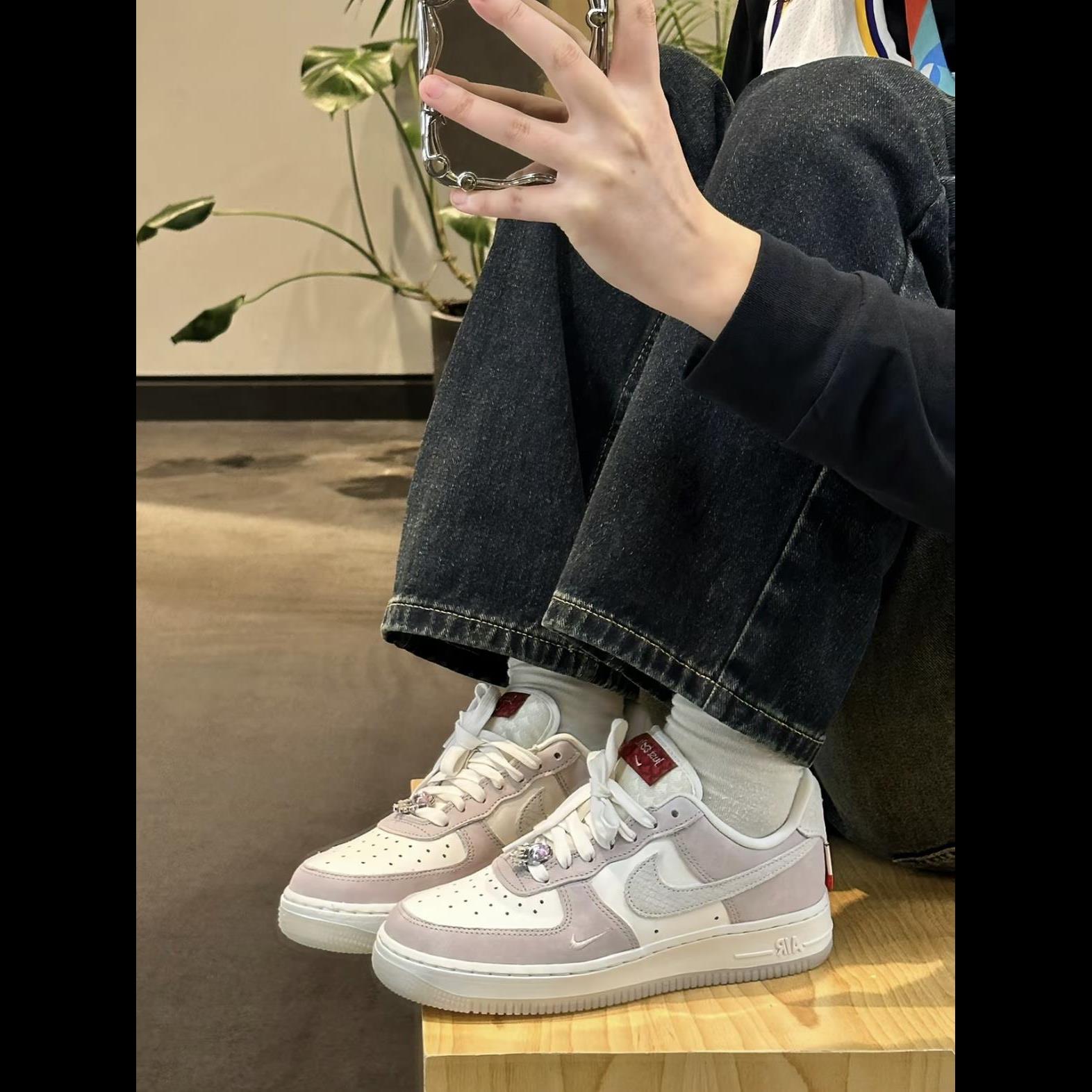 Nike Air Force 1 AF1 空军一号龙年限定米白男女板鞋 FZ5052-131