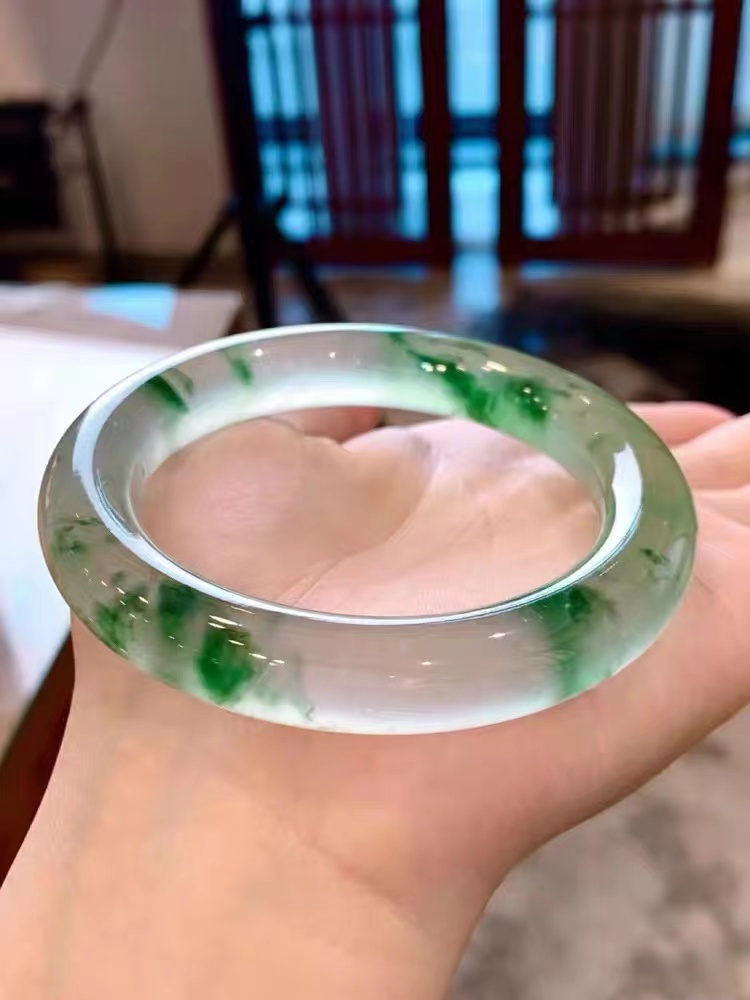 圆条翡翠手镯