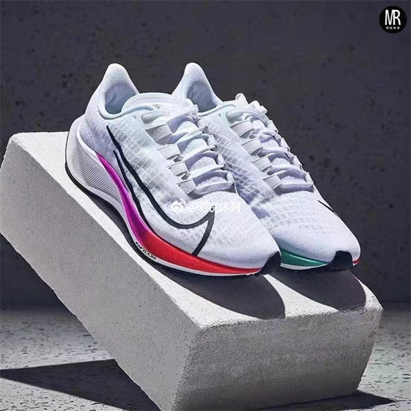 耐克跑鞋飞马37