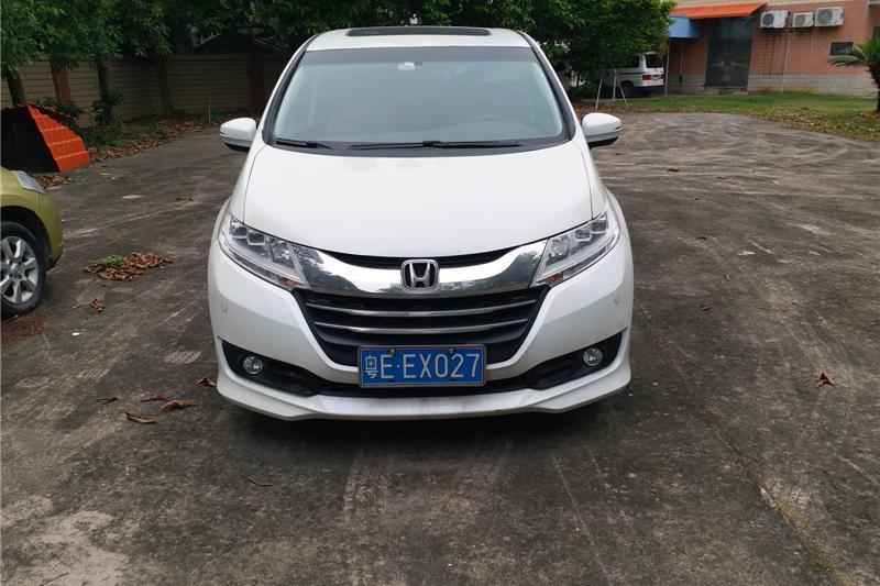 【第一次拍卖】车牌号为粤eex027的小车