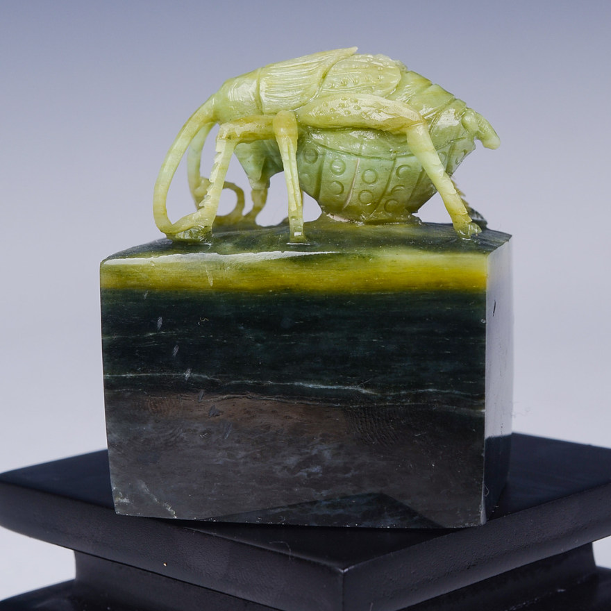 【源头好货-镇平】【蝈蝈(章)】 薛天空玉雕工作室作品独玉