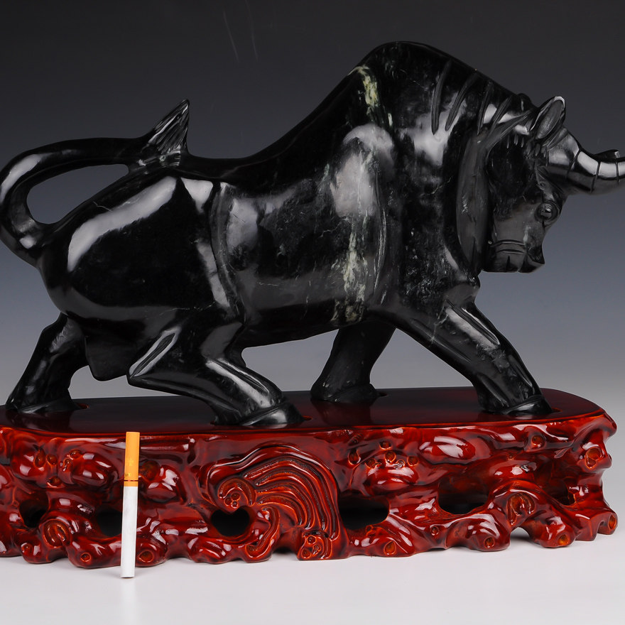 【牛气冲天】 玉雕大师薛天空作品独玉摆件11600g