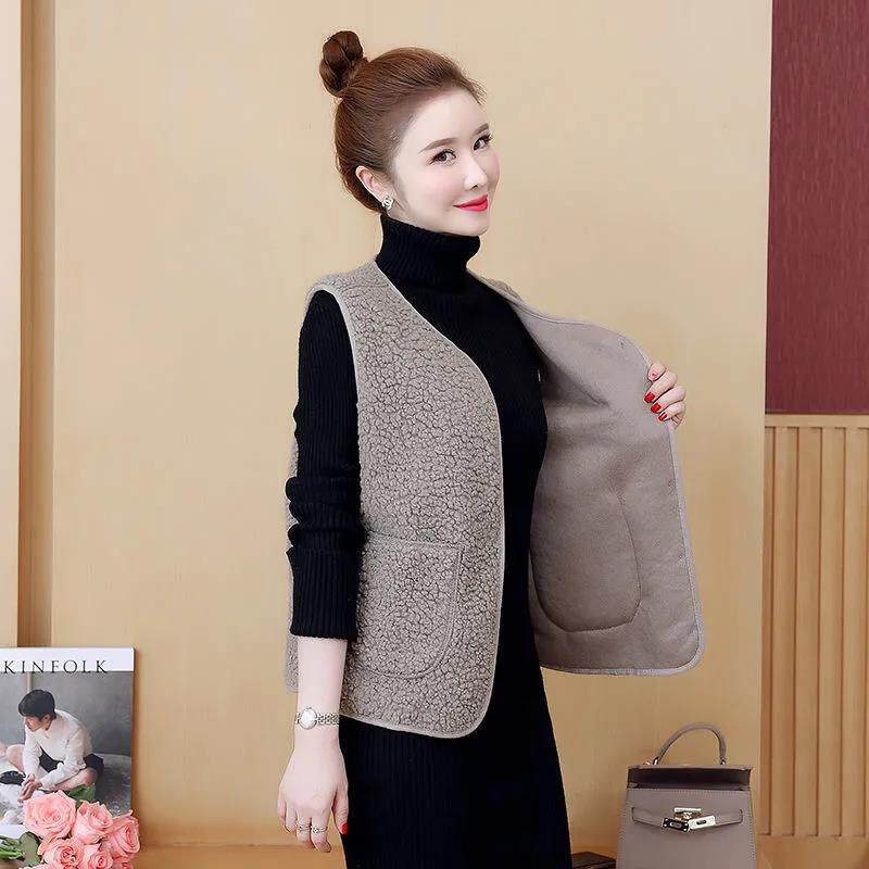 羊羔毛绒马甲女2021新款秋冬季韩版百搭女士坎肩外穿背心马夹外套