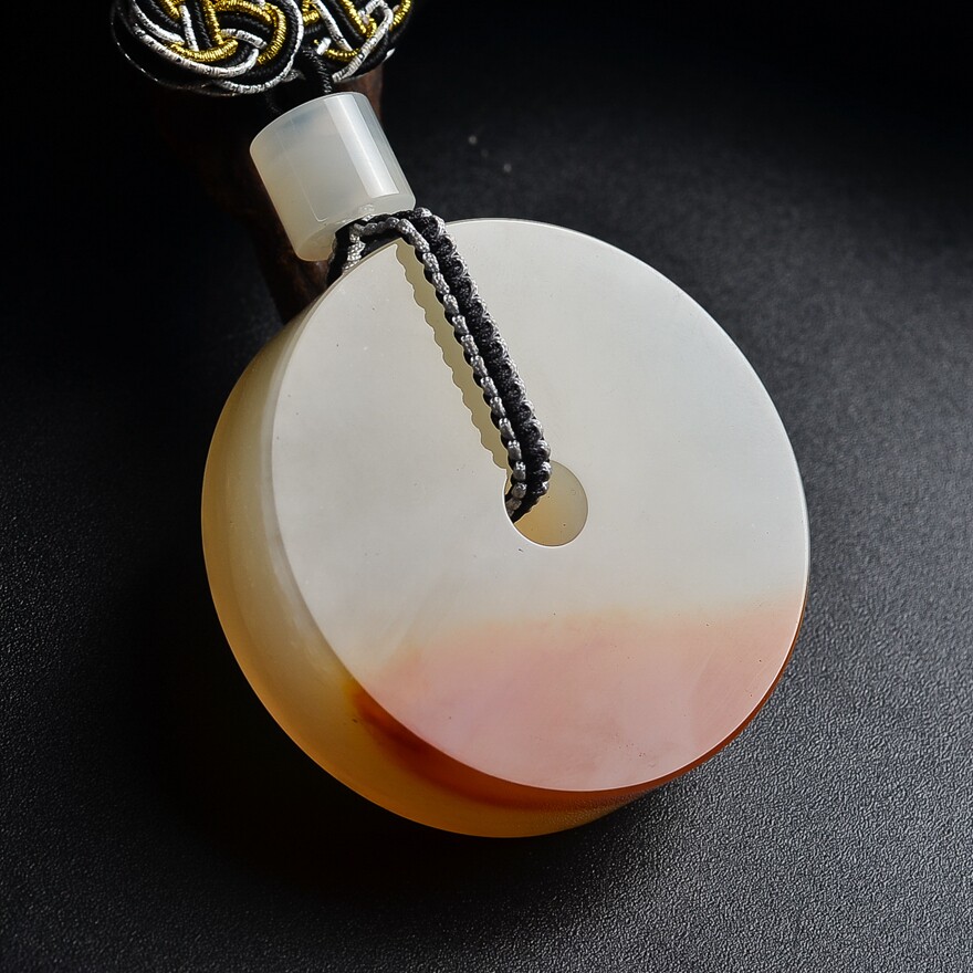 省级工艺美术大师院小果作品 黄龙玉 平安扣 84.68g (含绳重) - 拍卖