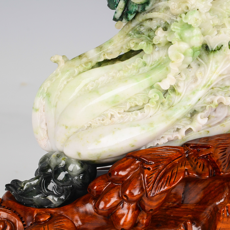 【源头好货-镇平】【白菜蝈蝈】 1435g 仵楚英独山玉作品 - 拍卖