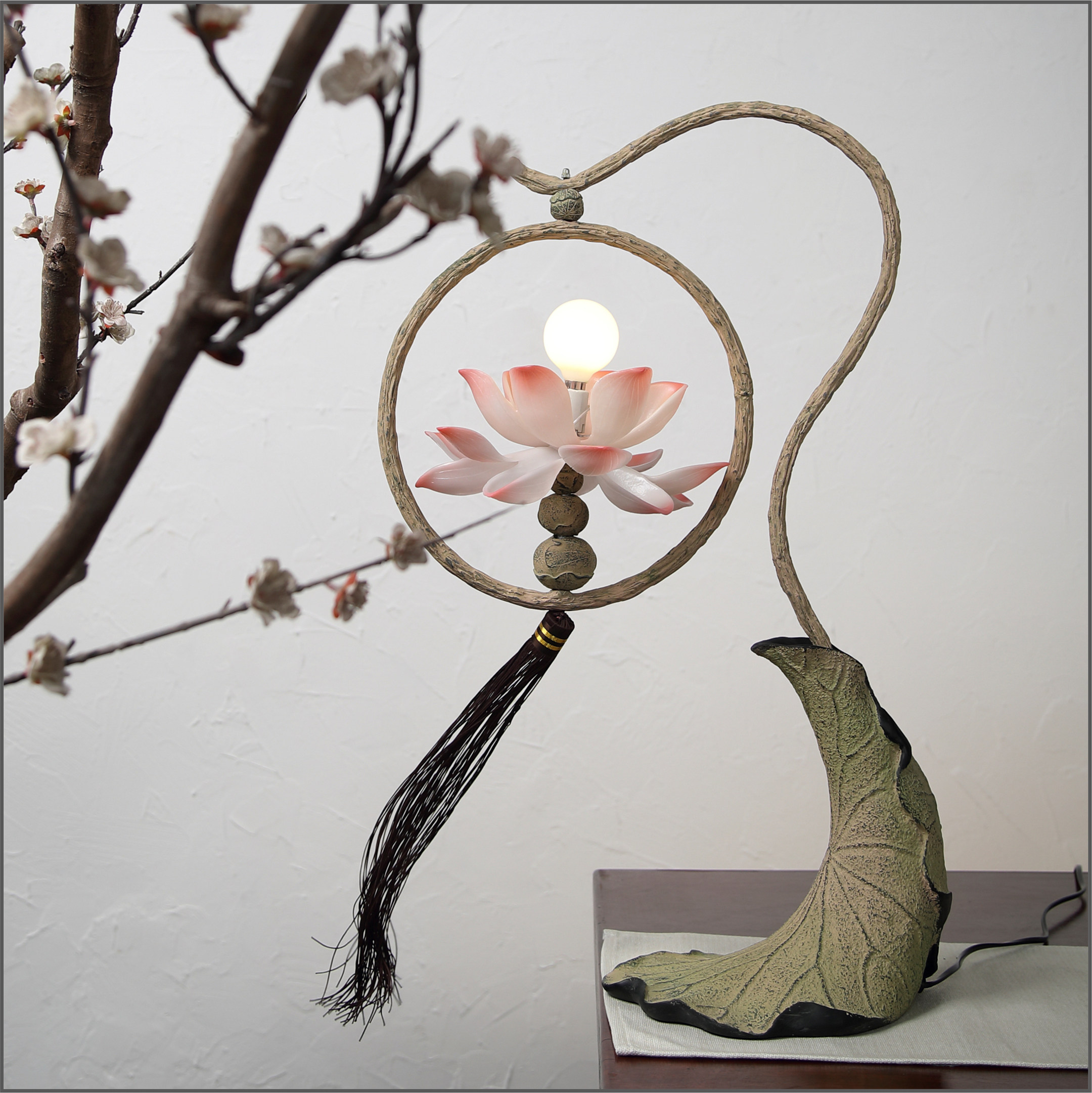 创意现代荷花台灯新中式客厅书房树脂灯具个性卧室莲花床头灯素荷