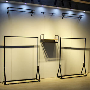 架上墙男装正侧挂图片】服装店展示架上墙男装正侧挂图片大全_q友网